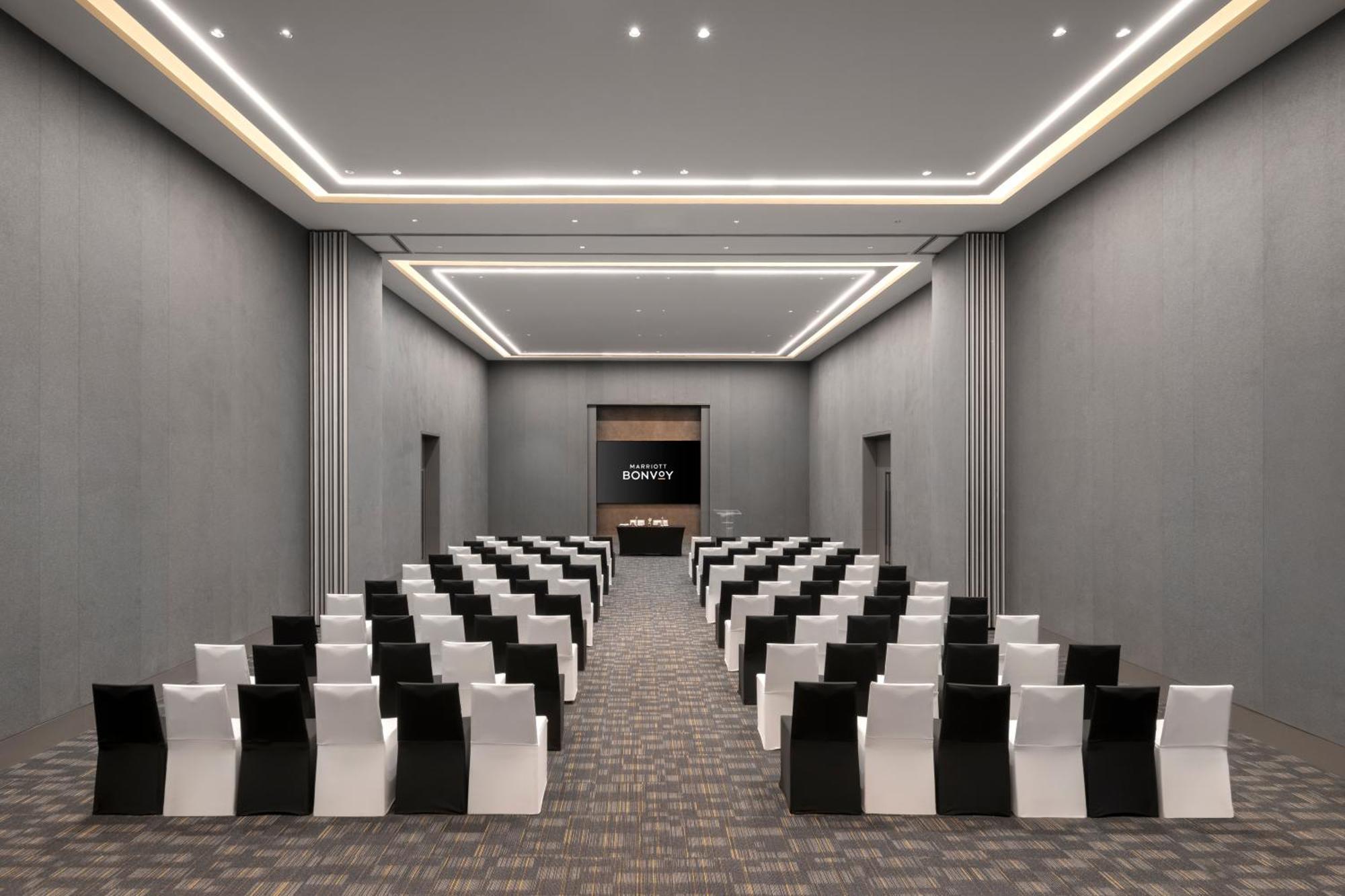 Moxy Bengaluru Airport Prestige Tech Cloud Hotel Devanahalli Ngoại thất bức ảnh